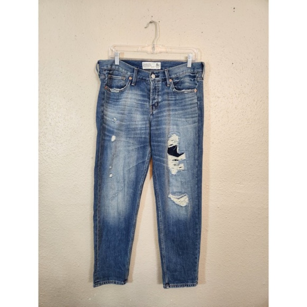 Abercrombie & Fitch Women's Boyfriend Distressed Fray Straight‎ Jean Size 6R